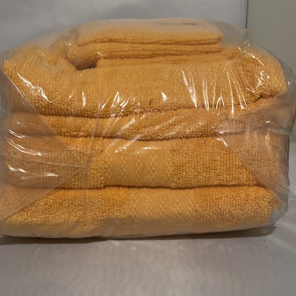 GLAMBURG Ultra Soft 8-Piece Towel Set - Picture 4 of 4